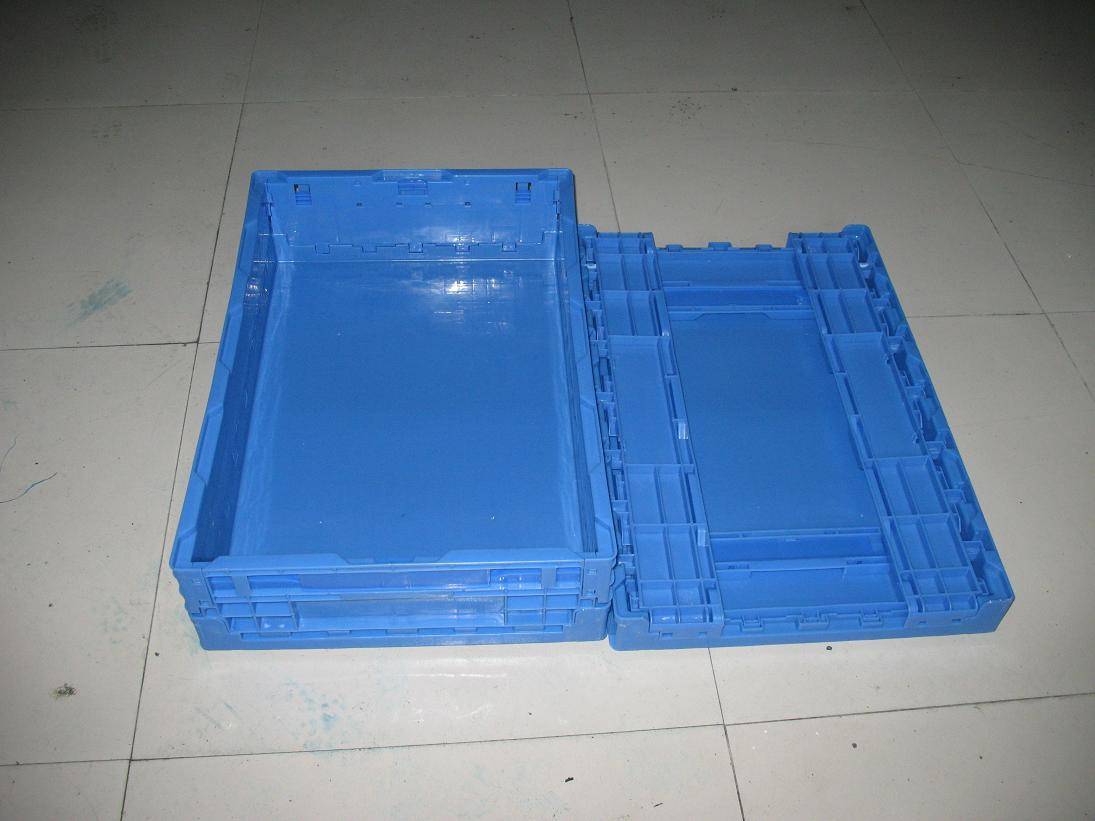 Foldable crate mould